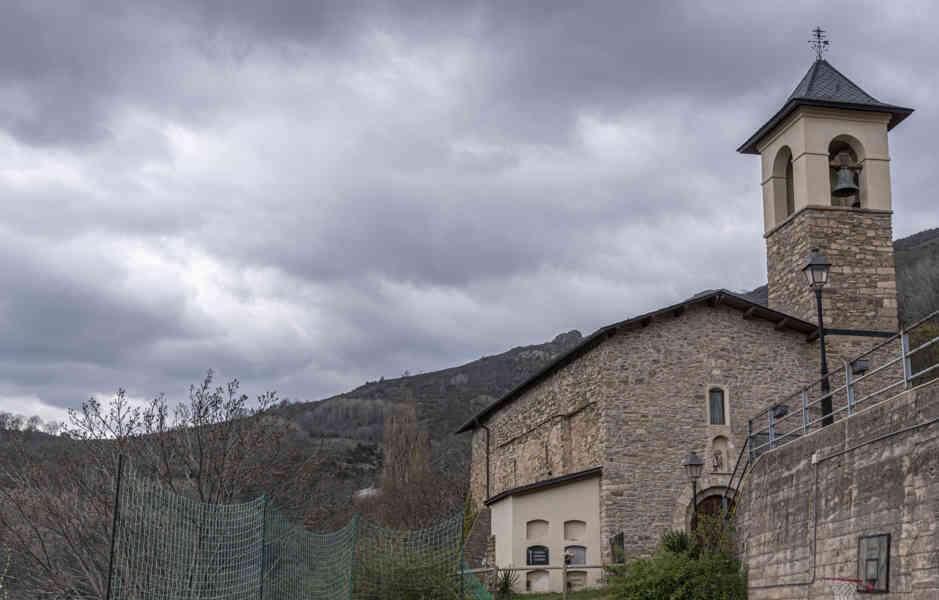 Lleida - la Vall Fosca - Aguiro - iglesia de Sant Joan Baptista 1.jpg